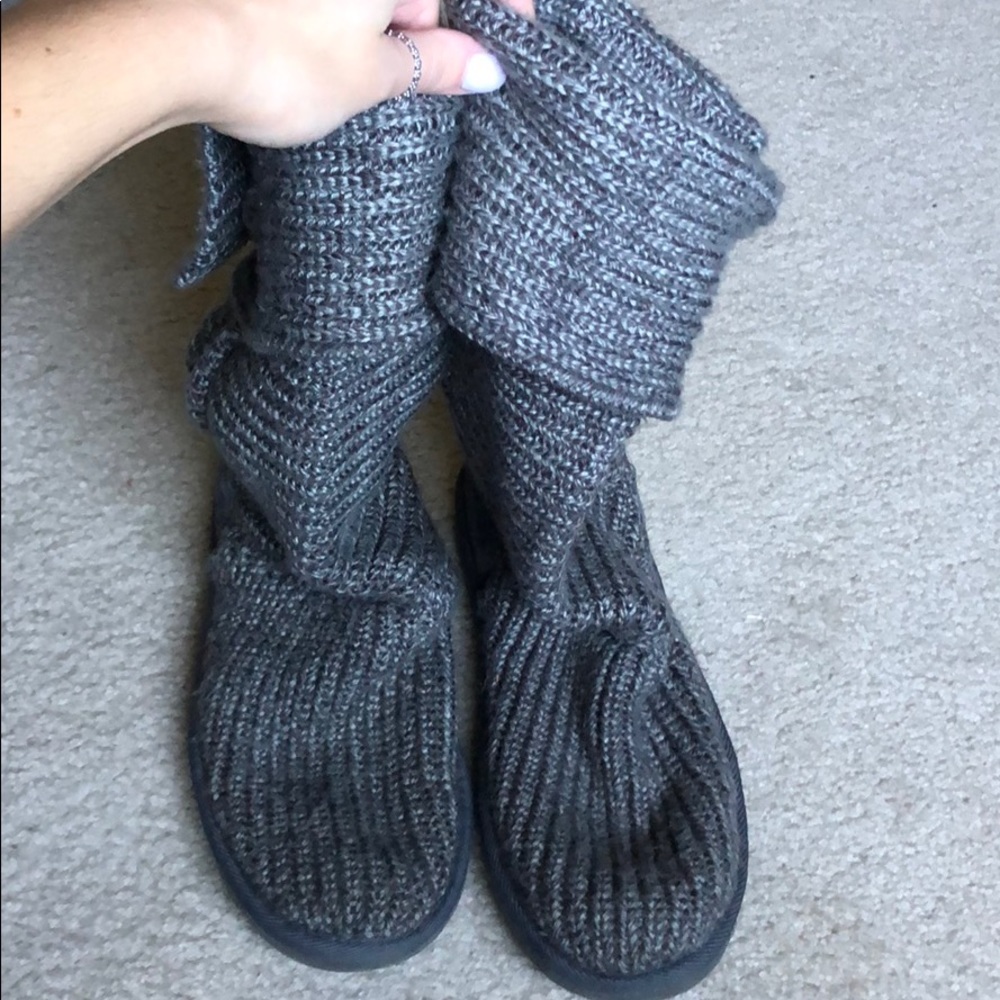 UGG classic cardy button detailed knit boot - Picture 3 of 7